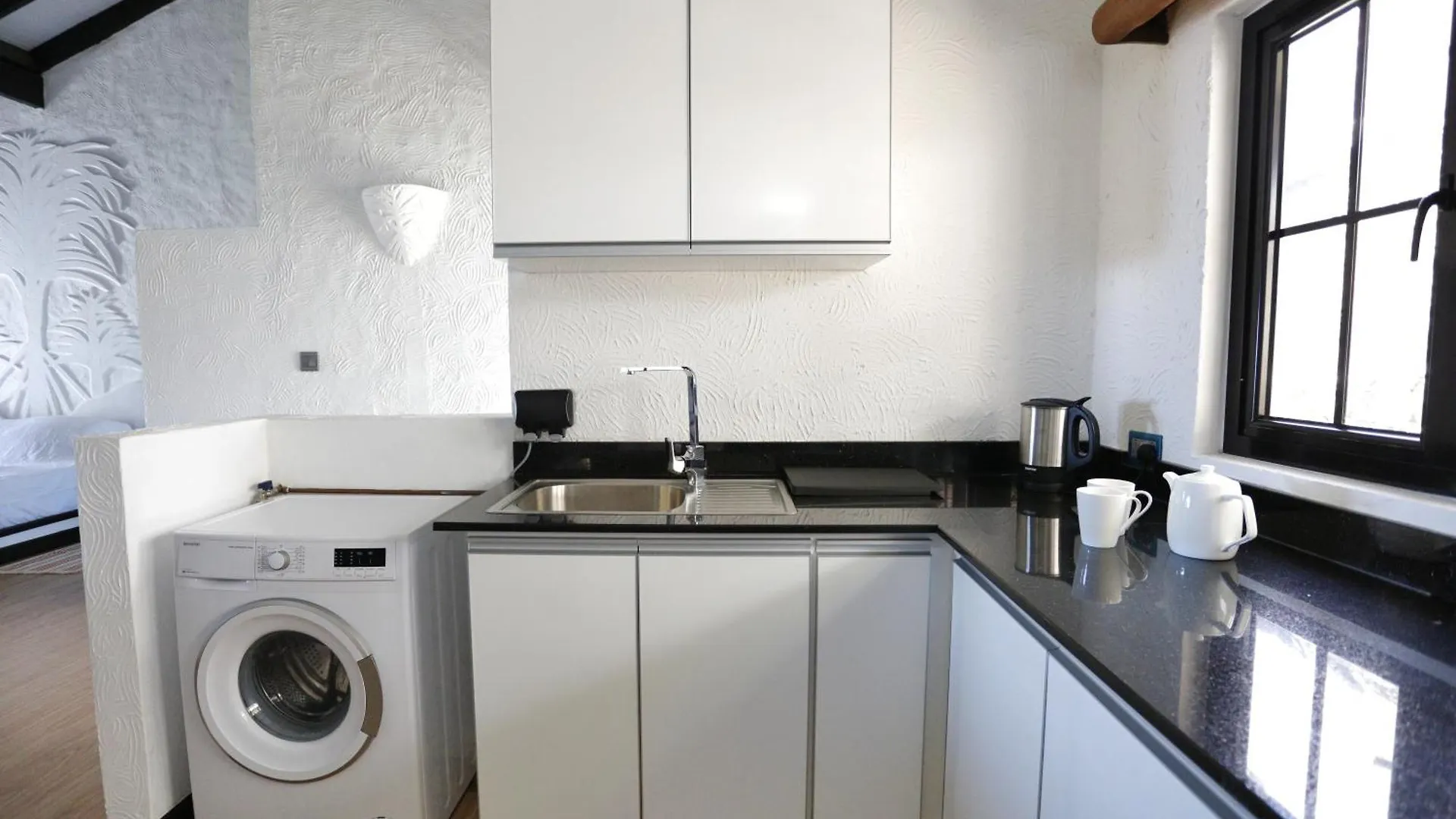 The Salty Palms Apartment Beau Vallon   Beau Vallon (Mahe)