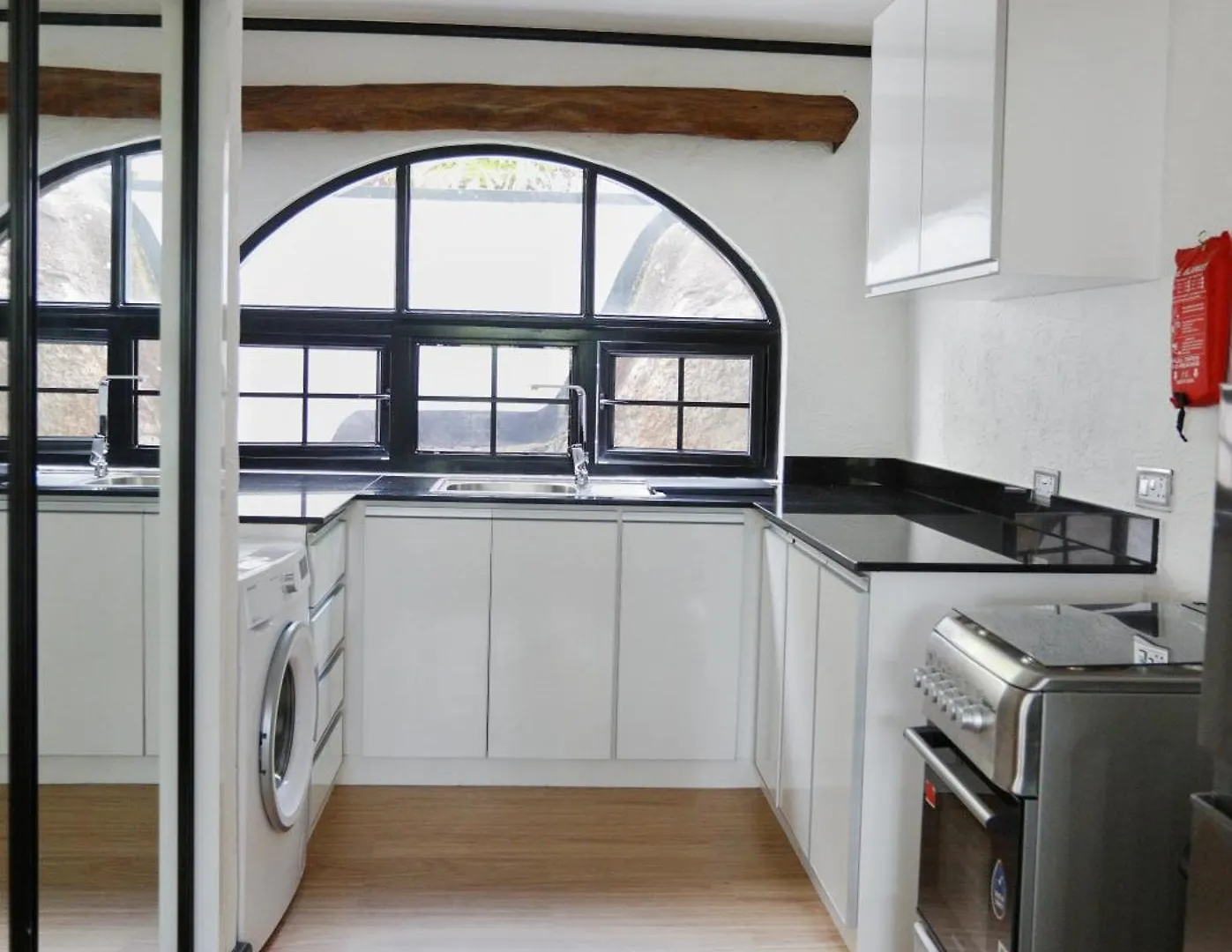 The Salty Palms Apartment Beau Vallon