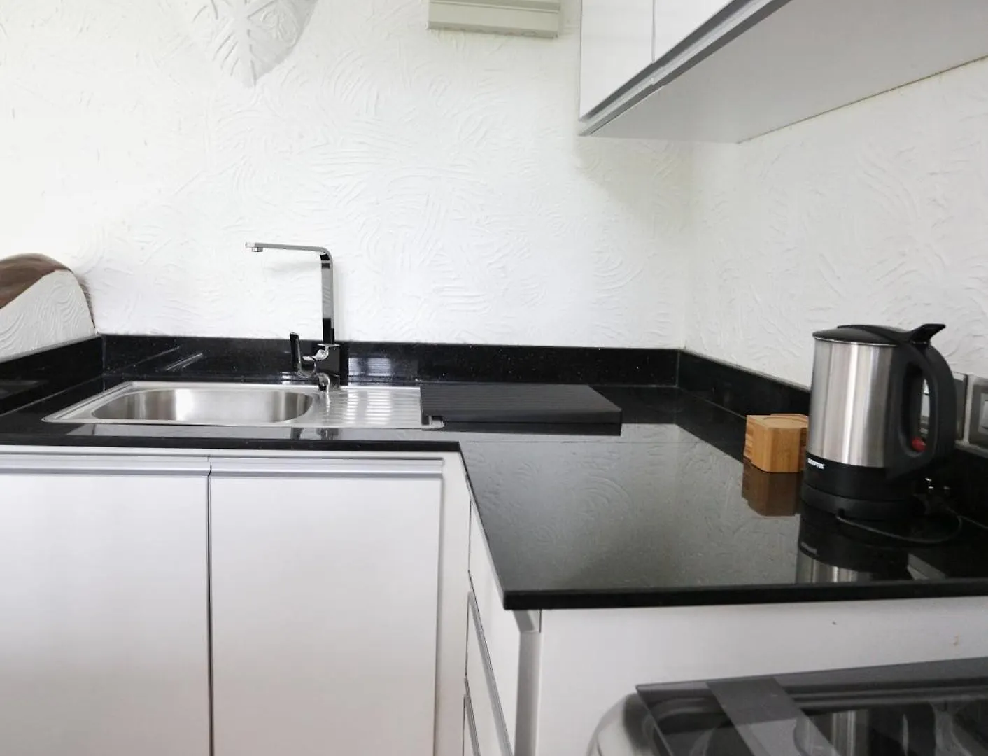 The Salty Palms Apartment Beau Vallon