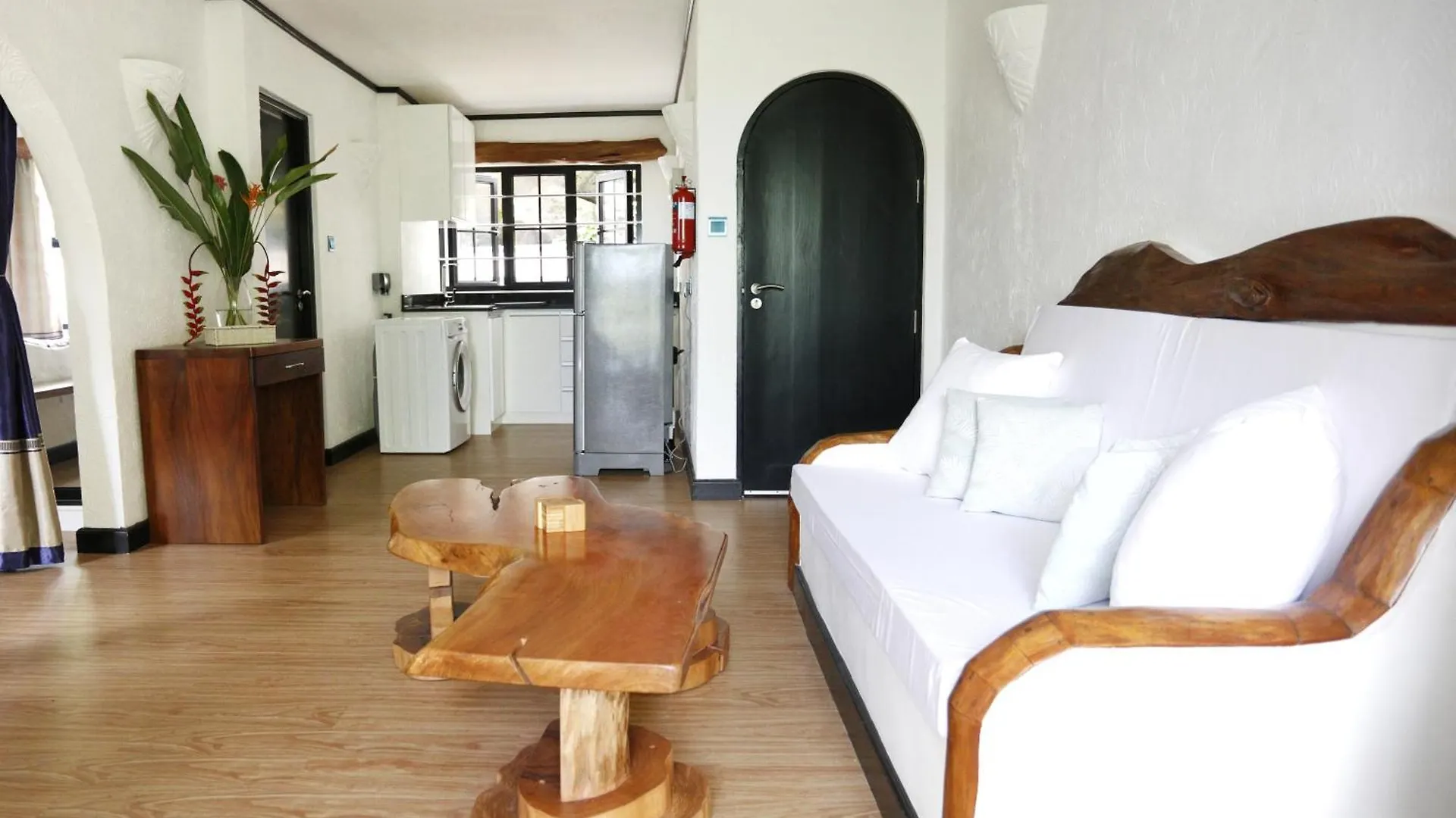 The Salty Palms Apartment Beau Vallon