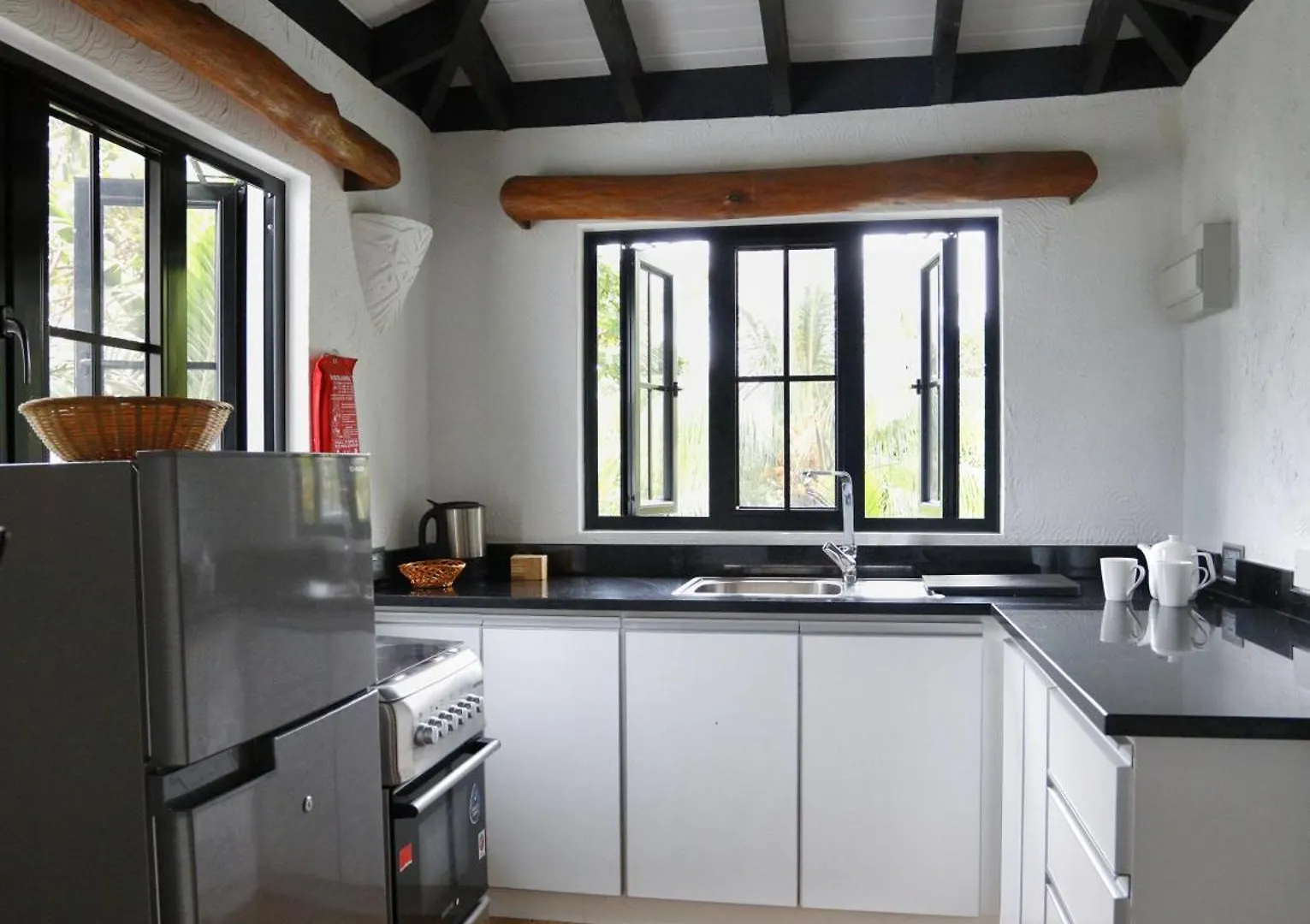 The Salty Palms Apartment Beau Vallon  0*, Beau Vallon (Mahe)