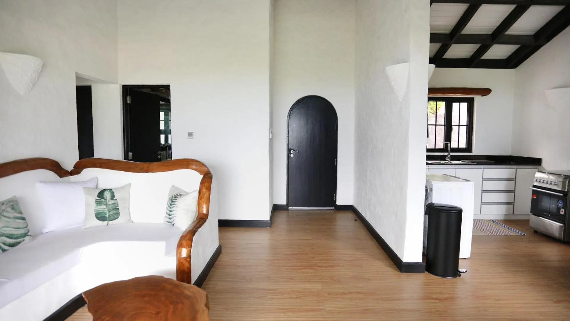 The Salty Palms Apartment Beau Vallon